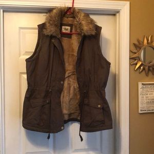 Cotton Utility Vest w/detachable faux fur collar!!